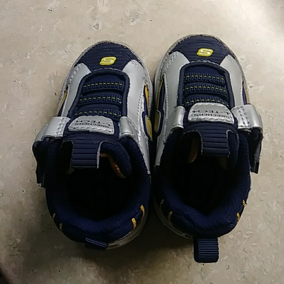 #589 Skechers L-tech. S lights. Baby boy Size:3 - Picture 4 of 6